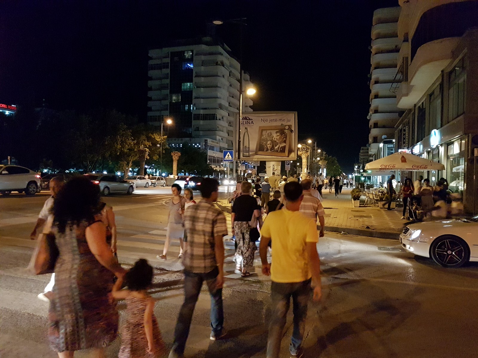 Abends ist viel los in Albaniens Innenstdten - Lupe Reisen