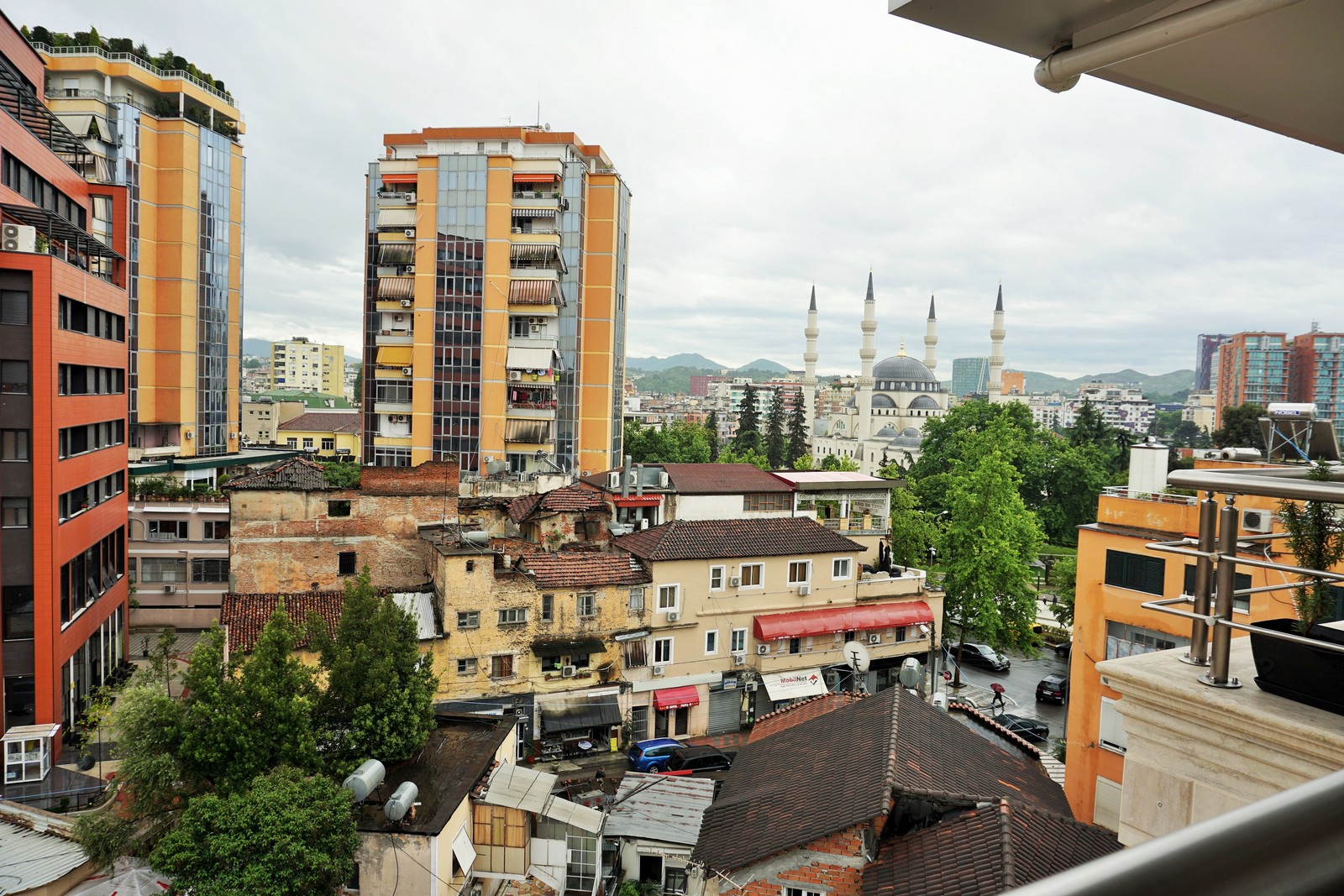 Stadtbild von Tirana - Lupe Reisen