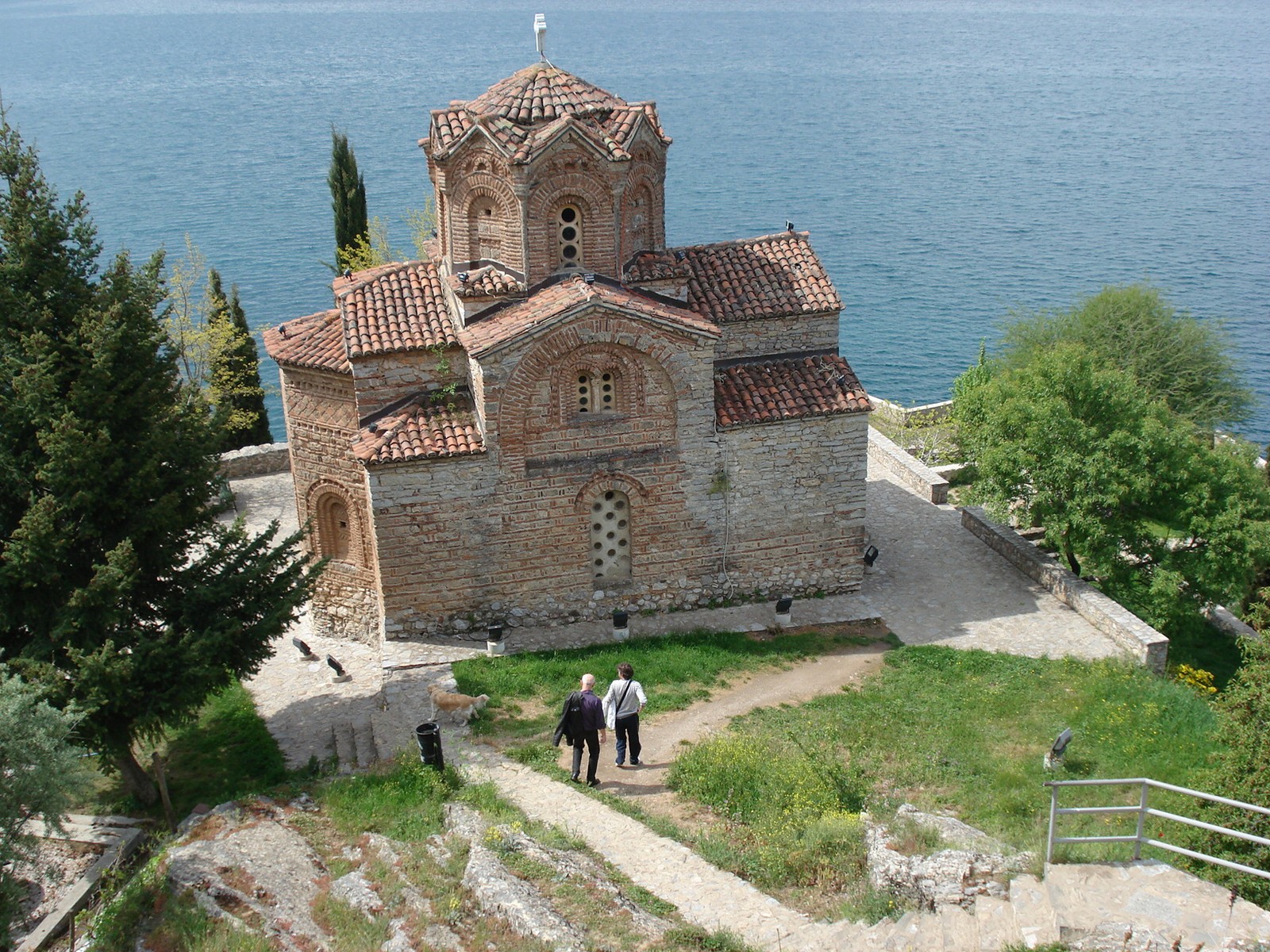 Orthodoxe Kirche am Ufer des Ohridsees in Ohrid (Nordmazedonien) - Lupe Reisen