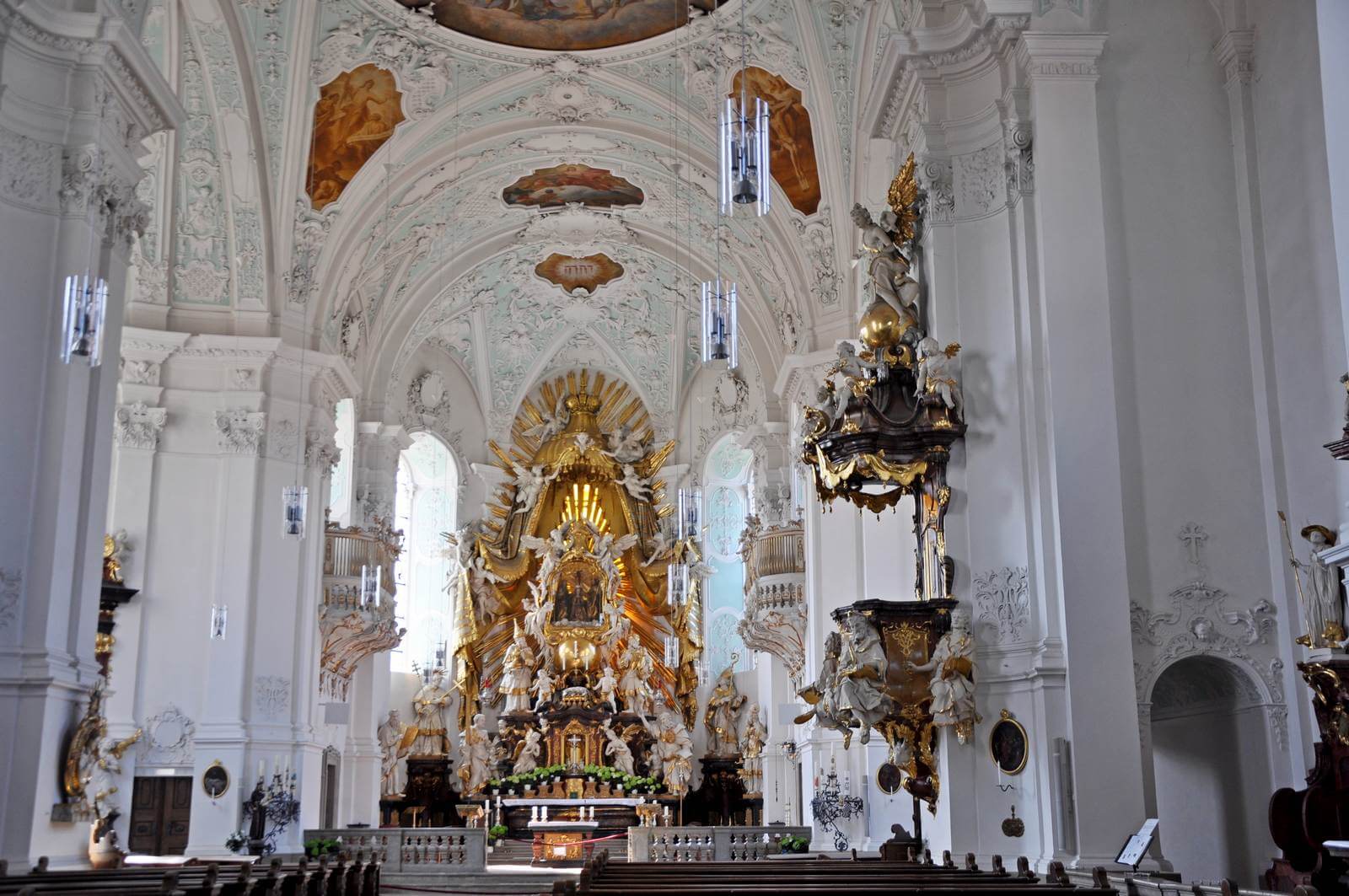 Innengestaltung der Basilika von Gweinstein durch Balthasar Neumann - Lupe Reisen