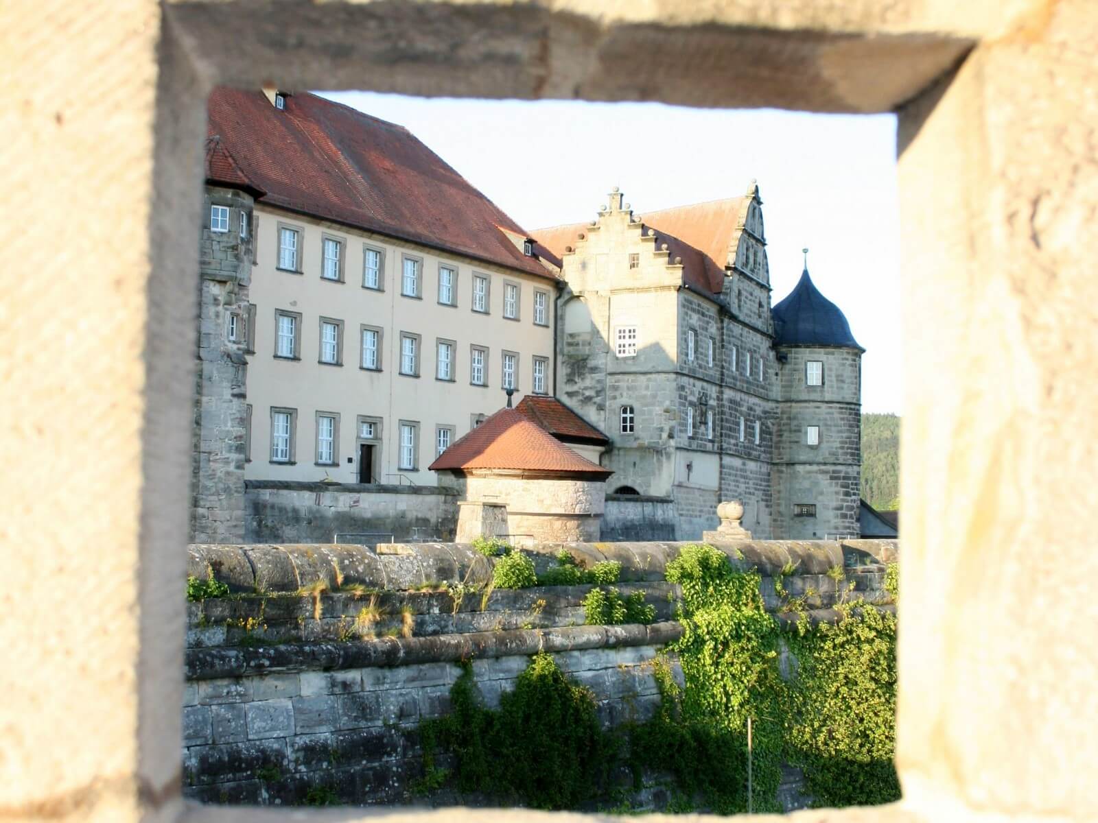 Die Festung Rosenberg mit Blick auf den Kommandantenbau von Balthasar Neumann - Lupe Reisen