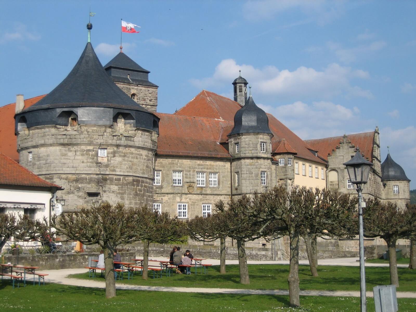Blick auf die Sdseite der Kernburg der Festung Rosenberg - Lupe Reisen