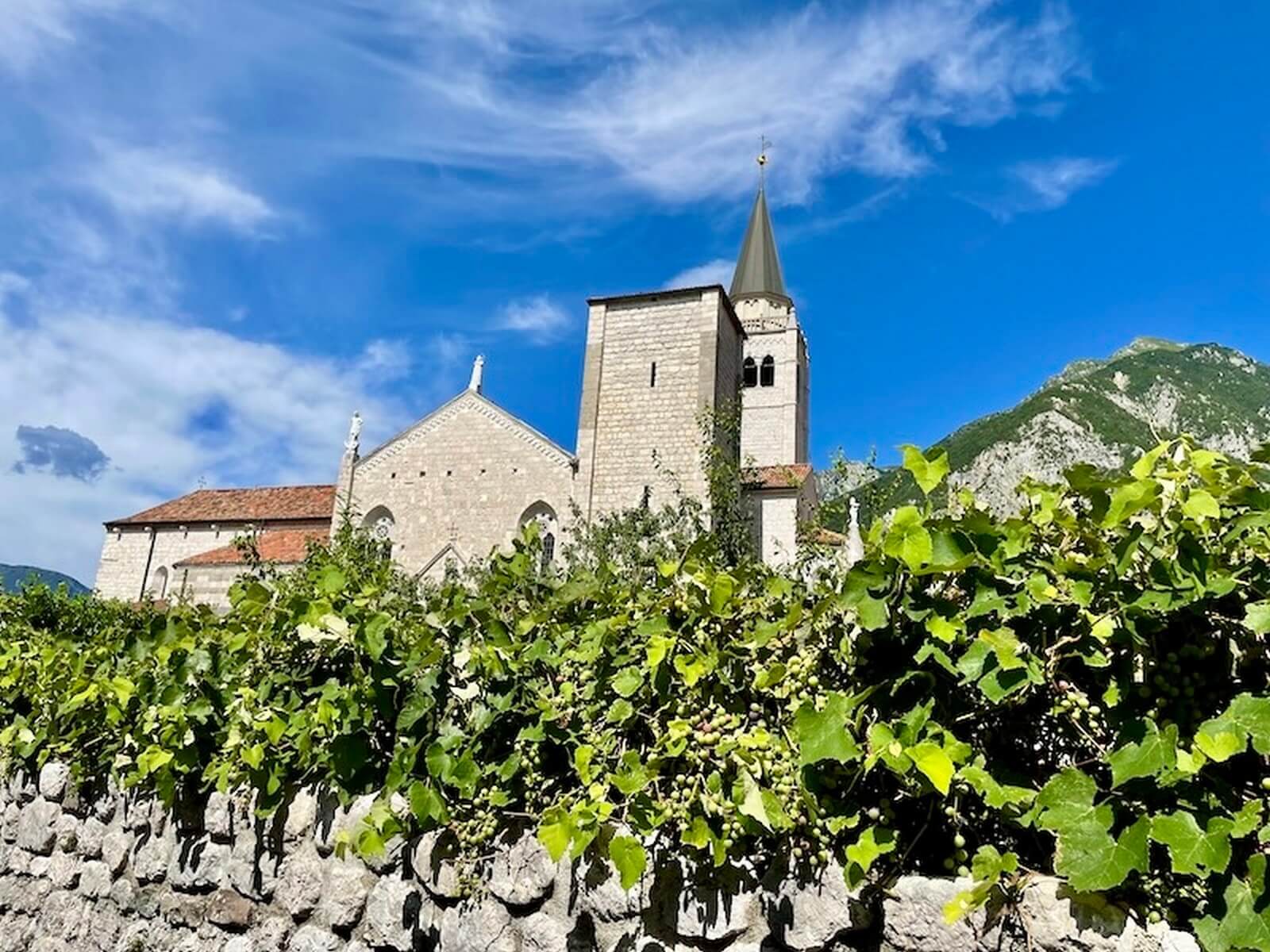 Foto: Die Kirche von Venzone im Friaul - Lupe Reisen