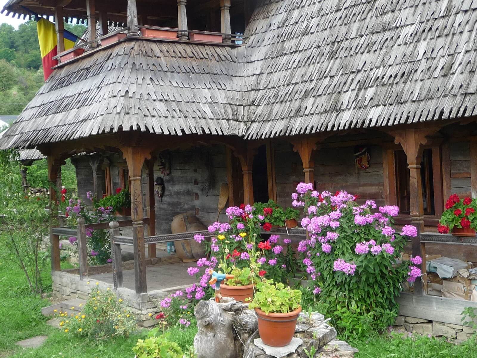 Foto Ein mit Holzschindeln gedecktes Haus in Botiza - Lupe Reisen