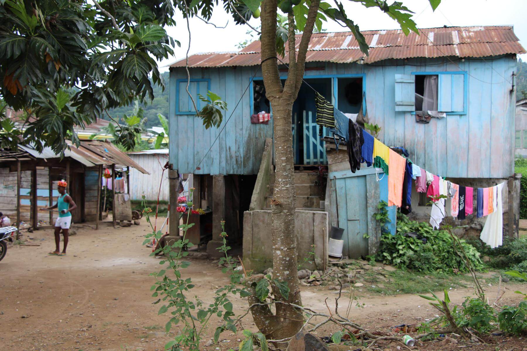 Foto: Typisches Dorf auf Sao Tome - Lupe Reisen
