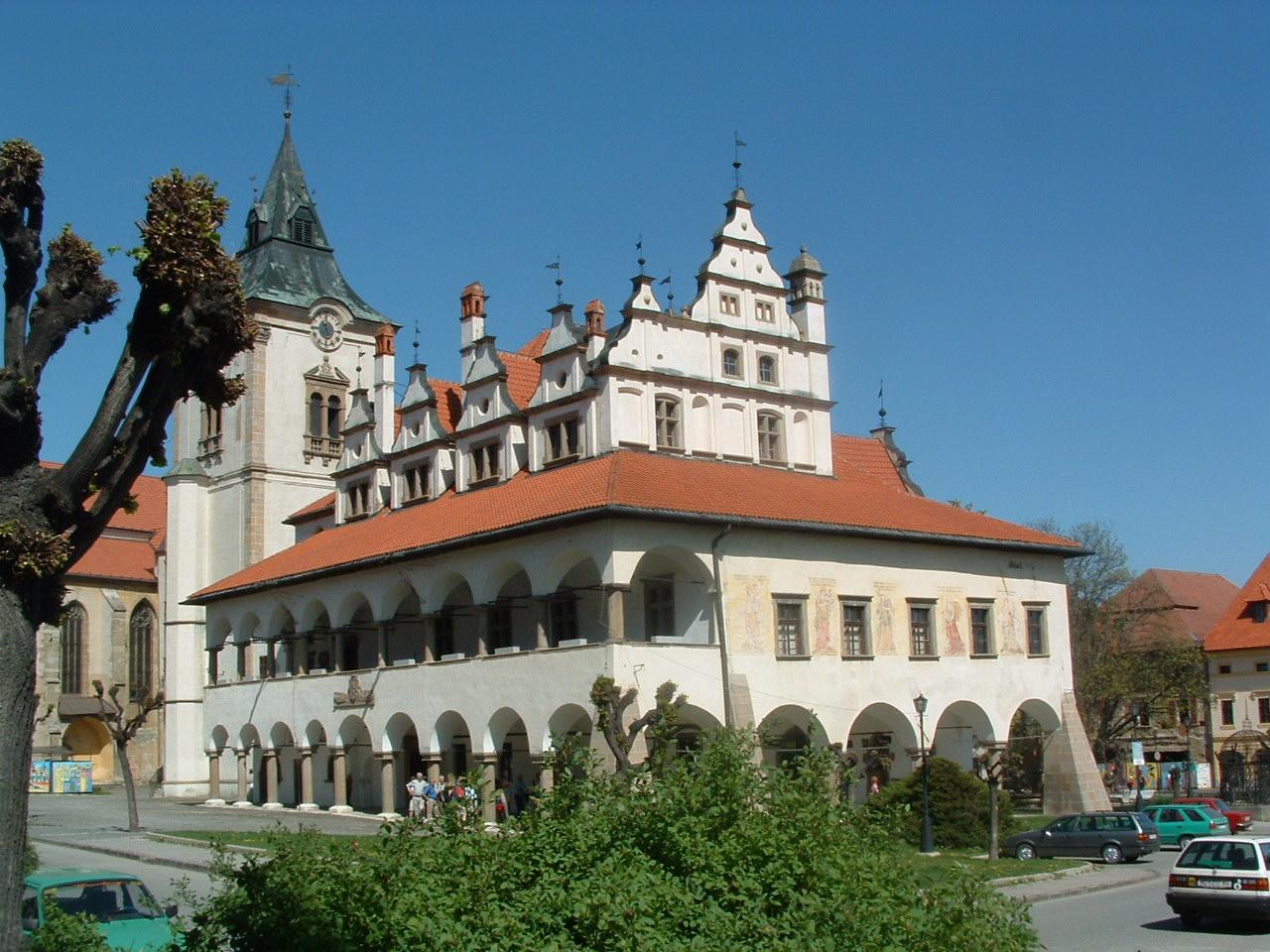 Das prchtige Rathaus in der Altstadt von Levoca / Leutschau - Lupe Reisen