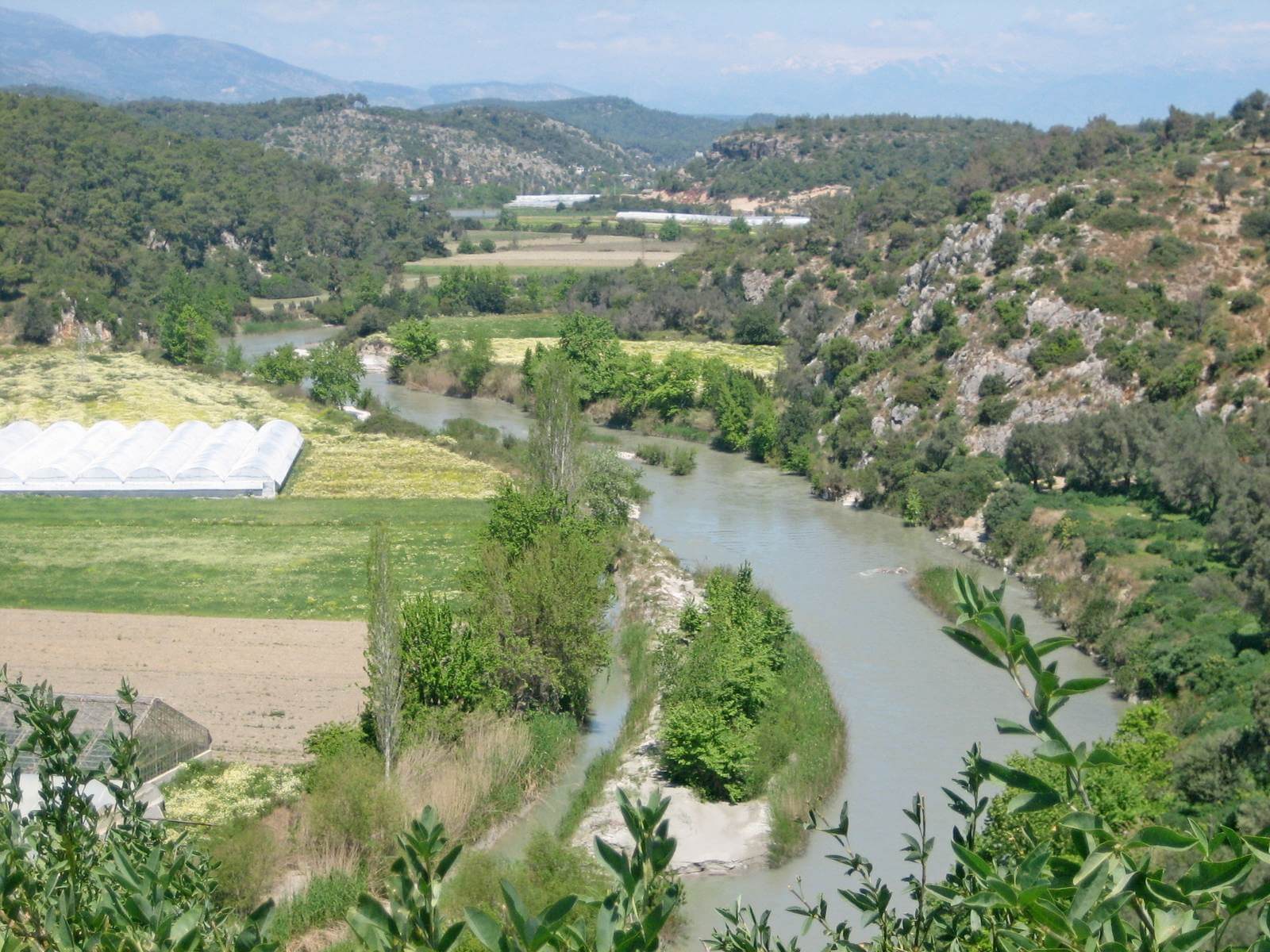 Foto: Der ganzjhrig wasserfhrende Xanthos-Fluss unterhalb der antiken Sttte Xanthos - Lupe Reisen
